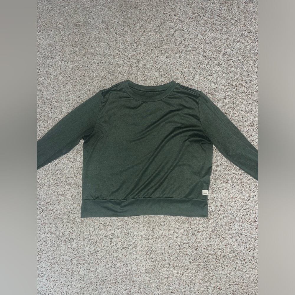 Vuori Daydream Crew
Marsh Heather
Worn 10 times! 
Large